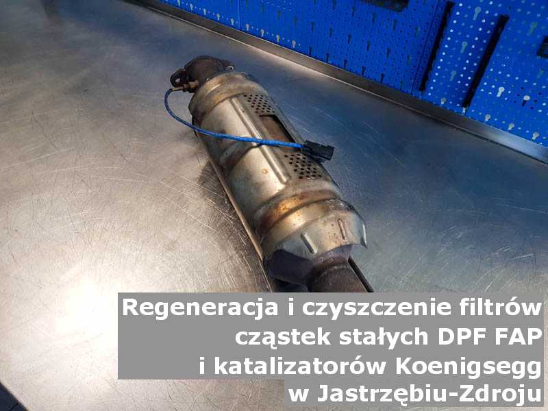 Wypalony z sadzy filtr marki Koenigsegg, w pracowni laboratoryjnej, w Jastrzębiu-Zdroju.