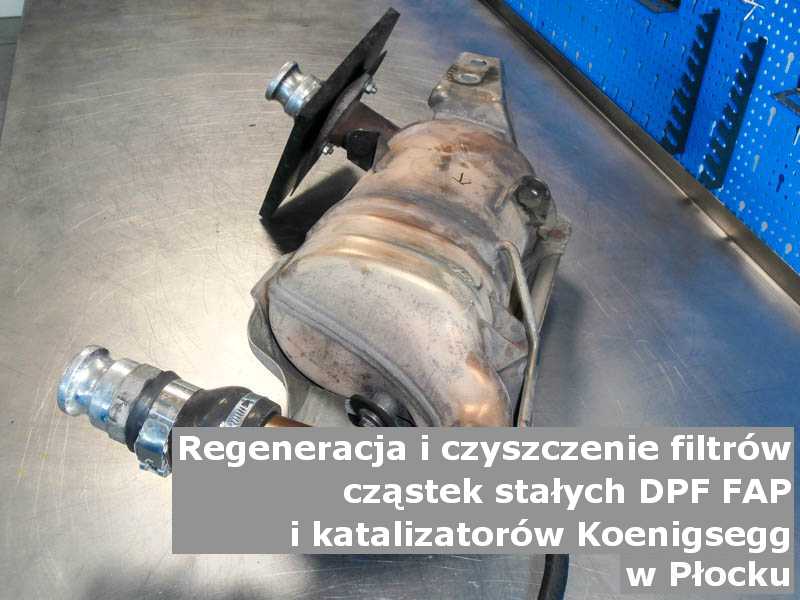 Czyszczony katalizator SCR marki Koenigsegg, w pracowni regeneracji na stole, w Płocku.