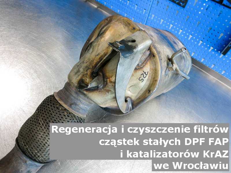 Wyczyszczony filtr cząstek stałych DPF marki KrAZ, w specjalistycznej pracowni, w Wrocławiu.
