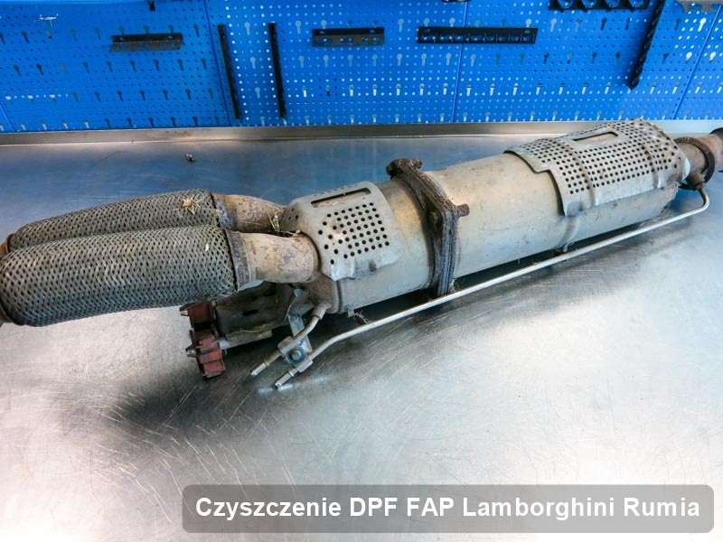 Filtr DPF układu redukcji emisji spalin do samochodu marki Lamborghini w Rumi oczyszczony na specjalistycznej maszynie, gotowy spakowania