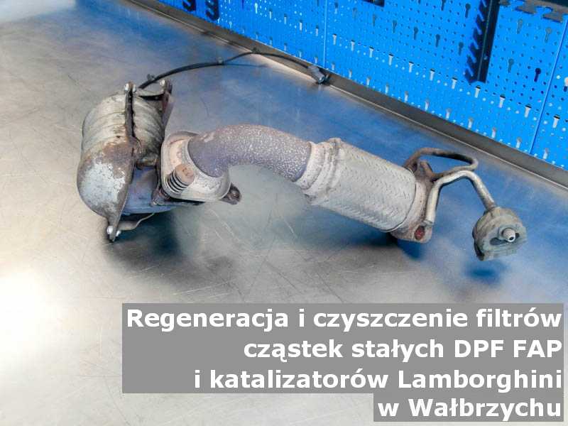 Wypalany filtr cząstek stałych marki Lamborghini, w pracowni, w Wałbrzychu.