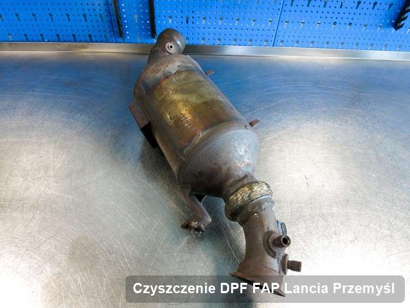 Filtr DPF układu redukcji emisji spalin do samochodu marki Lancia w Przemyślu wyremontowany na odpowiedniej maszynie, gotowy do wysyłki