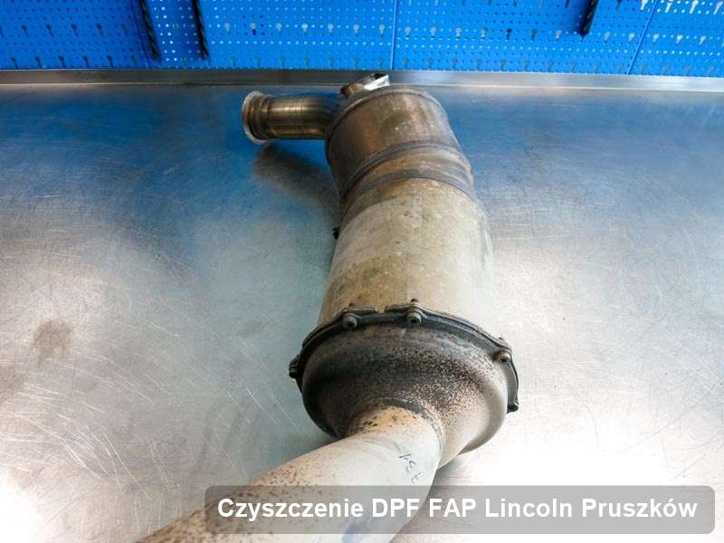 Filtr DPF układu redukcji emisji spalin do samochodu marki Lincoln w Pruszkowie naprawiony na specjalnej maszynie, gotowy spakowania