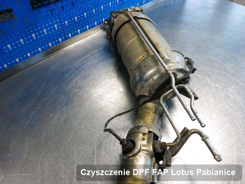 Filtr cząstek stałych FAP do samochodu marki Lotus w Pabianicach wypalony na specjalistycznej maszynie, gotowy do zamontowania