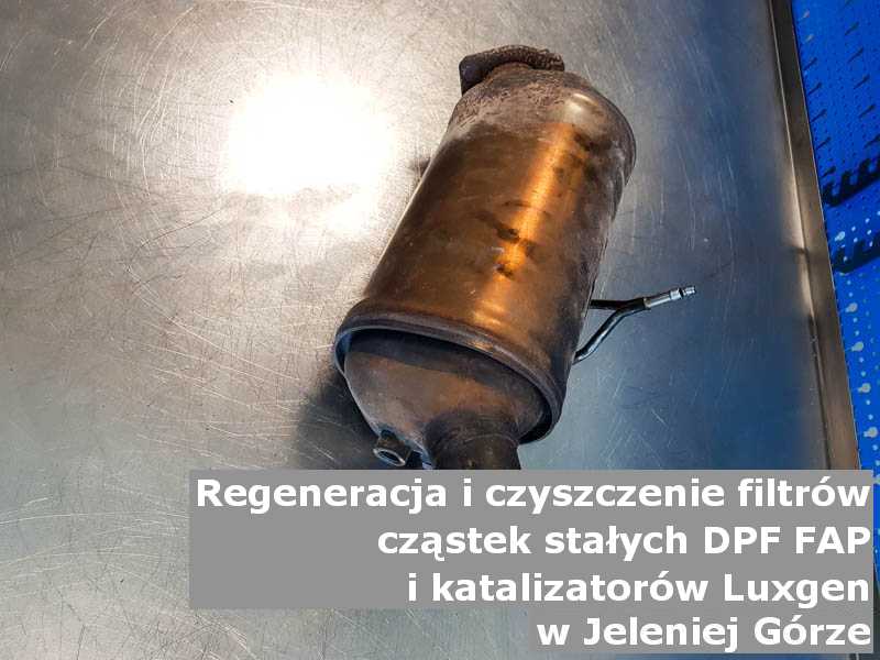 Wypalony z sadzy filtr cząstek stałych DPF/FAP marki Luxgen, w warsztacie, w Jeleniej Górze.