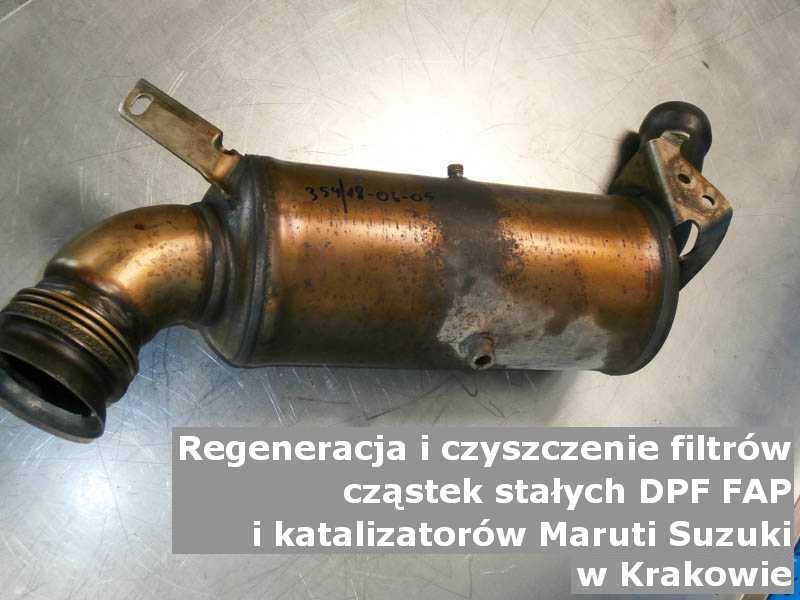Wypalony z sadzy filtr FAP marki Maruti Suzuki, w warsztatowym laboratorium, w Krakowie.