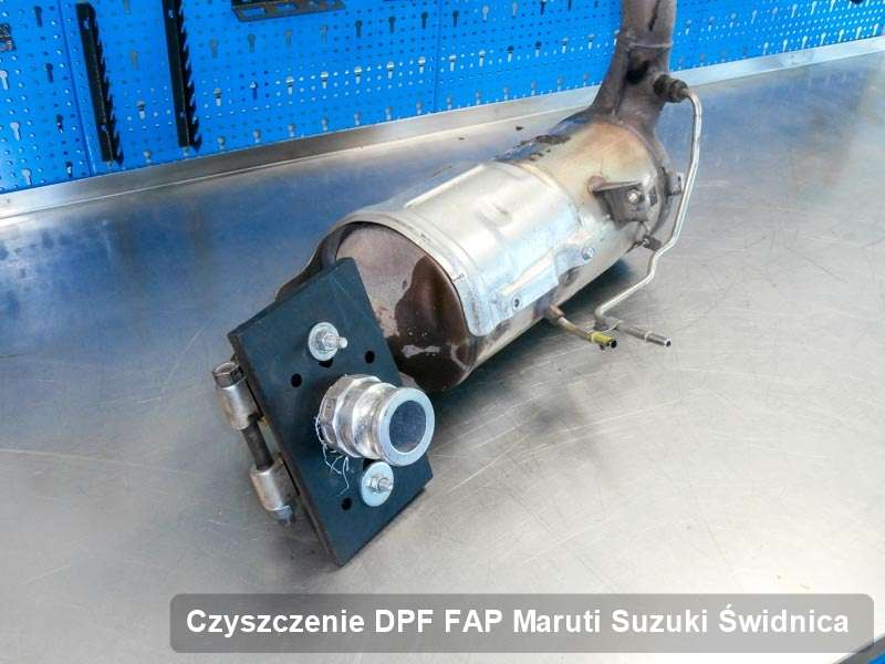 Filtr cząstek stałych do samochodu marki Maruti Suzuki w Świdnicy oczyszczony na odpowiedniej maszynie, gotowy do instalacji