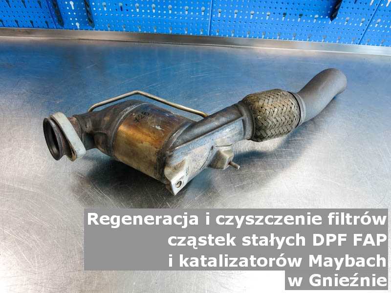 Umyty katalizator utleniający marki Maybach, w pracowni, w Gnieźnie.