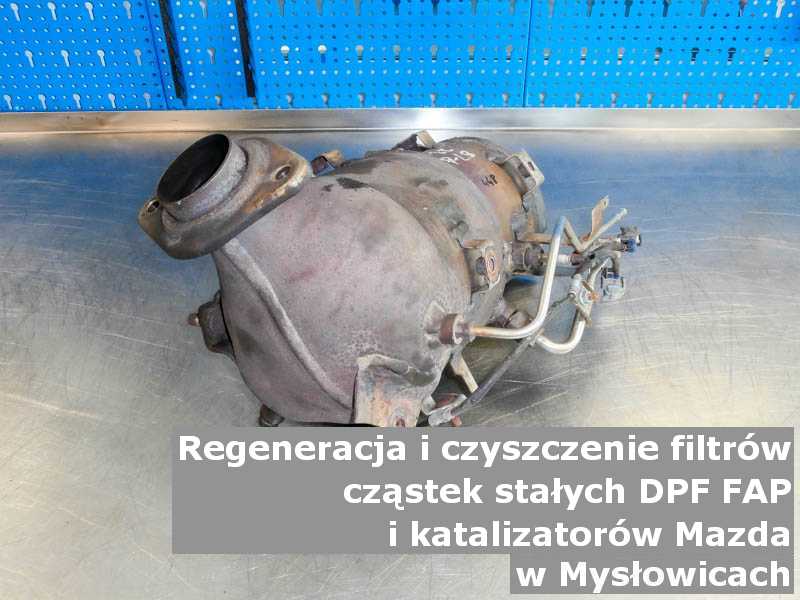 Umyty katalizator samochodowy marki Mazda, w pracowni regeneracji, w Mysłowicach.