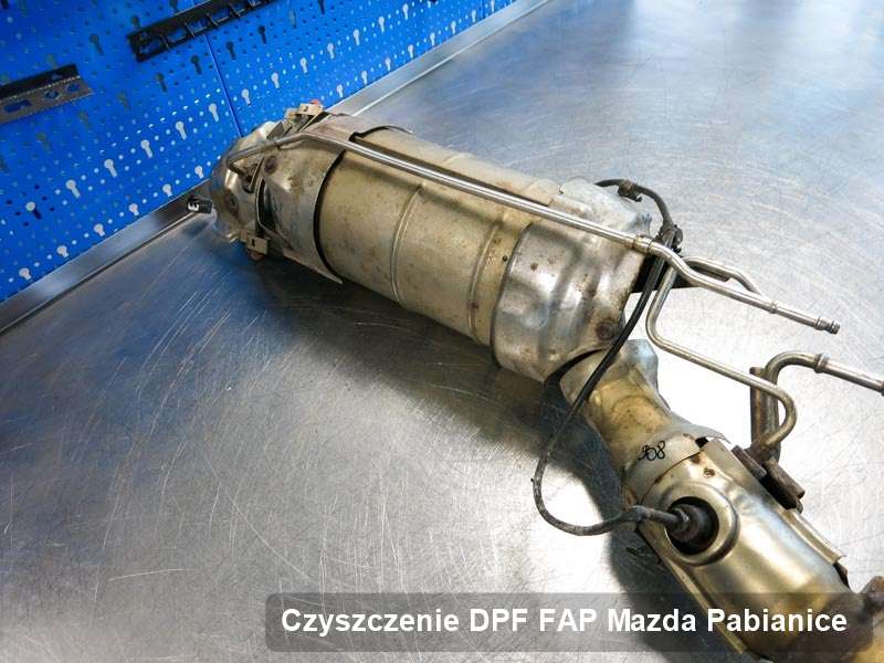Filtr cząstek stałych DPF do samochodu marki Mazda w Pabianicach naprawiony na specjalnej maszynie, gotowy do zamontowania