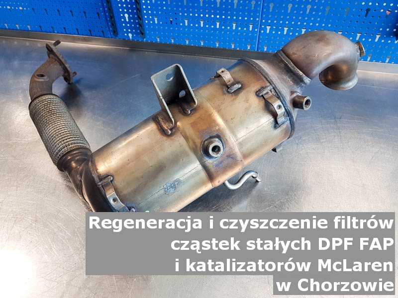 Wypalany filtr cząstek stałych GPF marki McLaren, w pracowni regeneracji, w Chorzowie.