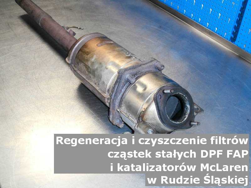 Naprawiony filtr cząstek stałych DPF marki McLaren, w pracowni regeneracji, w Rudzie Śląskiej.