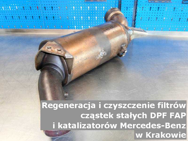 Wyczyszczony filtr cząstek stałych DPF marki Mercedes Benz, w warsztacie, w Krakowie.