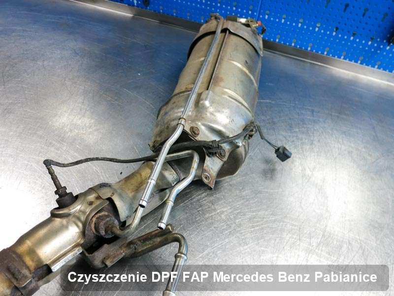 Filtr DPF do samochodu marki Mercedes Benz w Pabianicach oczyszczony w specjalnym urządzeniu, gotowy spakowania
