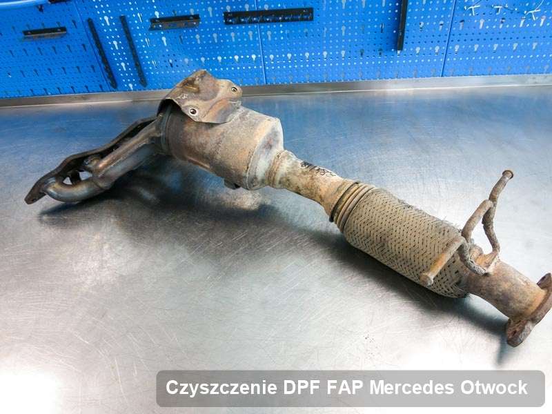 Filtr DPF układu redukcji emisji spalin do samochodu marki Mercedes w Otwocku wyremontowany w specjalistycznym urządzeniu, gotowy do zamontowania