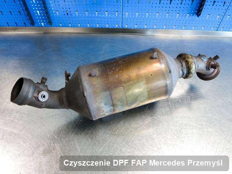 Filtr cząstek stałych DPF do samochodu marki Mercedes w Przemyślu zregenerowany na specjalistycznej maszynie, gotowy do montażu