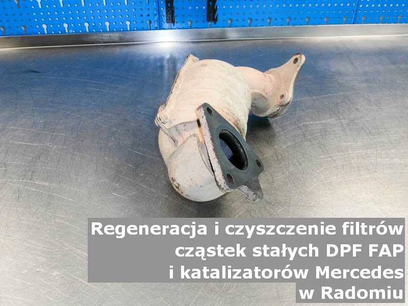 Regenerowany katalizator samochodowy marki Mercedes, w warsztatowym laboratorium, w Radomiu.