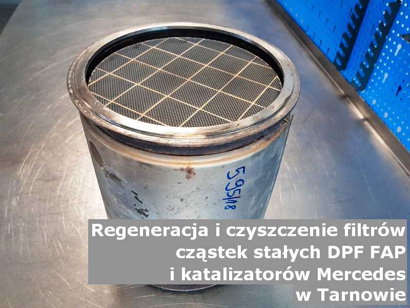 Płukany filtr cząstek stałych DPF marki Mercedes, w warsztacie, w Tarnowie.