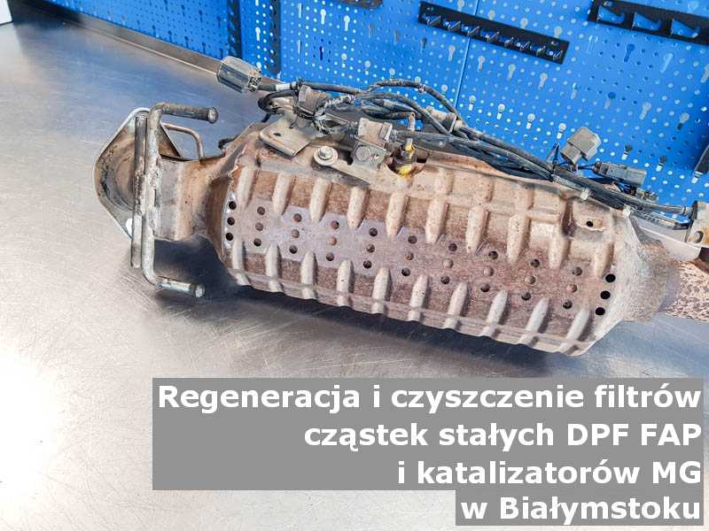 Wypłukany filtr DPF marki MG, w pracowni regeneracji na stole, w Białymstoku.
