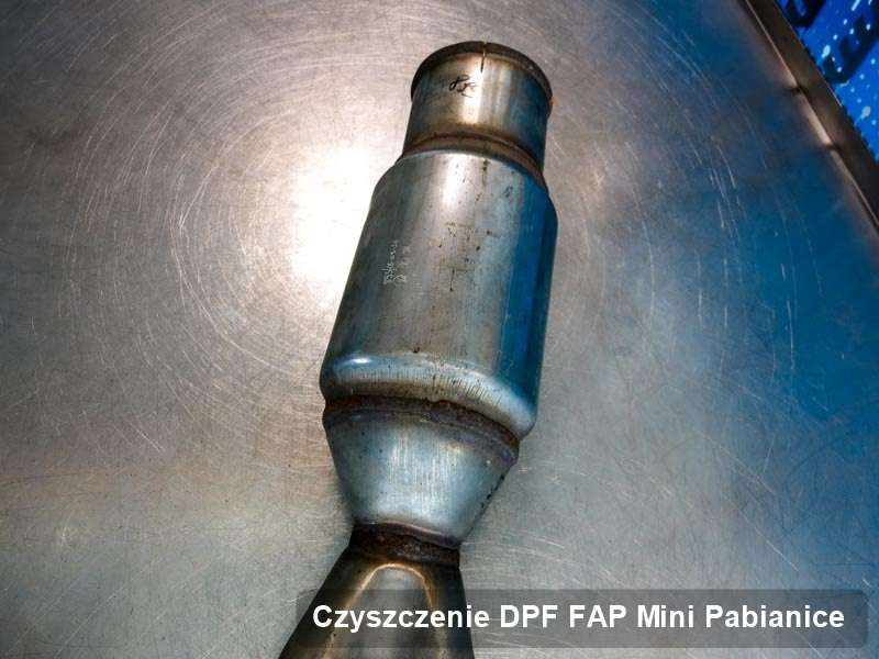 Filtr DPF i FAP do samochodu marki Mini w Pabianicach wyczyszczony w specjalnym urządzeniu, gotowy do zamontowania