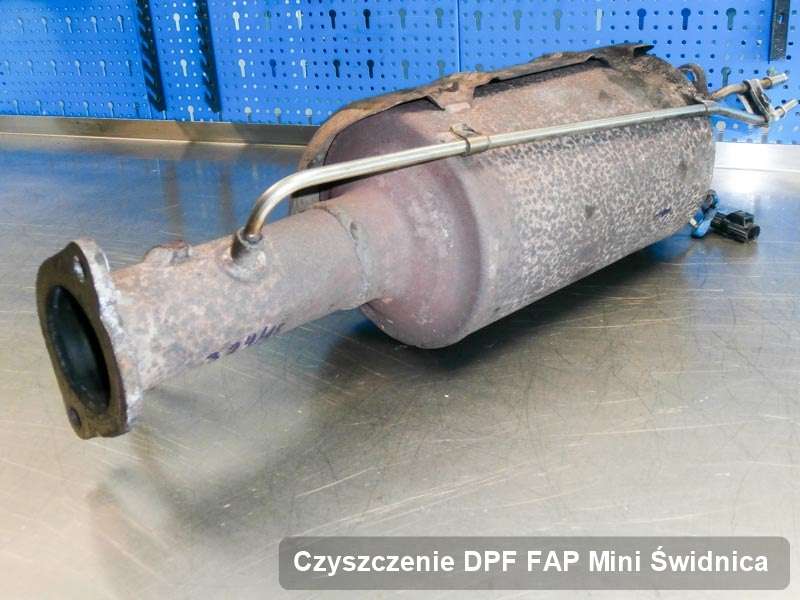 Filtr DPF i FAP do samochodu marki Mini w Świdnicy oczyszczony w specjalistycznym urządzeniu, gotowy do montażu