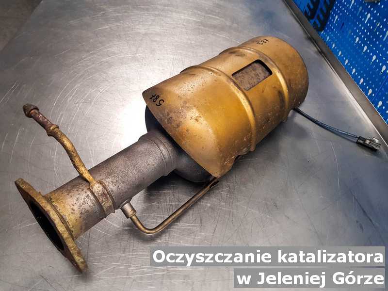 Konwerter, katalizator z Jeleniej Góry w warsztatowym laboratorium wyczyszczony, przed wysyłką do klienta.