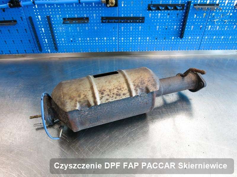Filtr DPF do samochodu marki PACCAR w Skierniewicach wyremontowany w specjalistycznym urządzeniu, gotowy do montażu