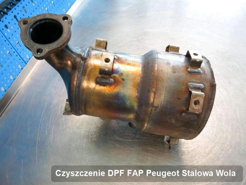 Filtr cząstek stałych FAP do samochodu marki Peugeot w Stalowej Woli naprawiony na specjalistycznej maszynie, gotowy spakowania