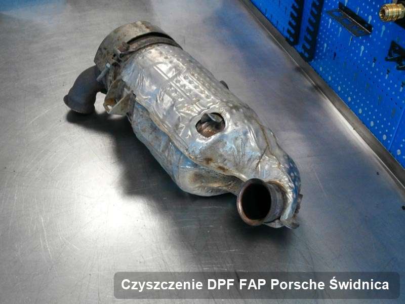 Filtr cząstek stałych do samochodu marki Porsche w Świdnicy oczyszczony w dedykowanym urządzeniu, gotowy do wysyłki