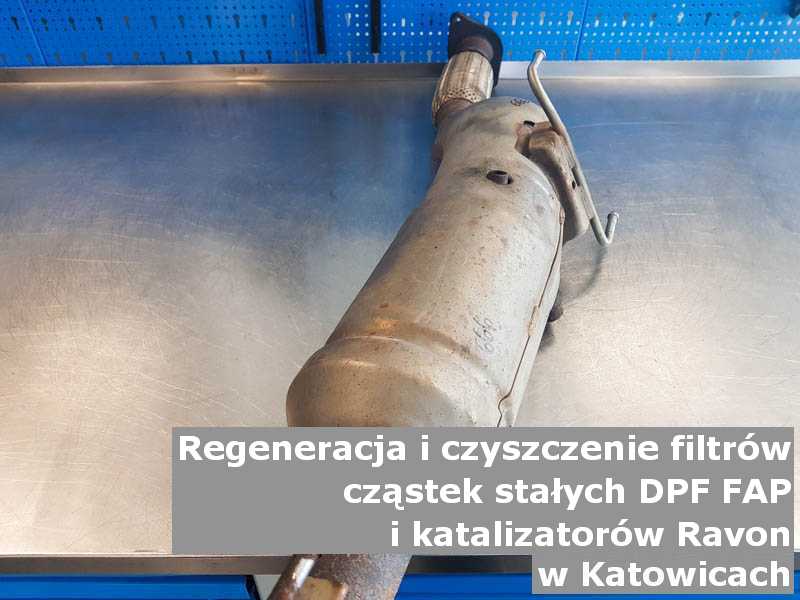 Czyszczony filtr cząstek stałych DPF marki Ravon, w pracowni regeneracji na stole, w Katowicach.