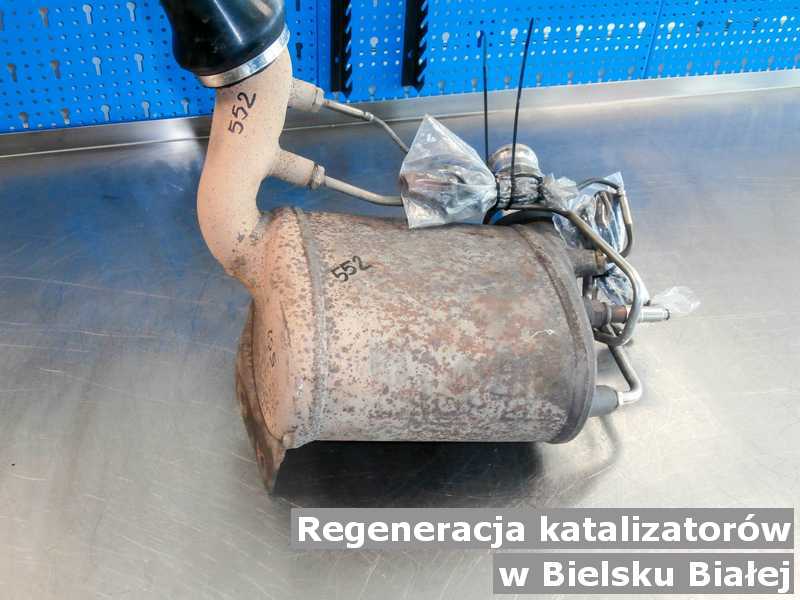 Konwerter, katalizator w Bielsku-Białej w warsztatowym laboratorium po regeneracji przygotowywany do wysłania.