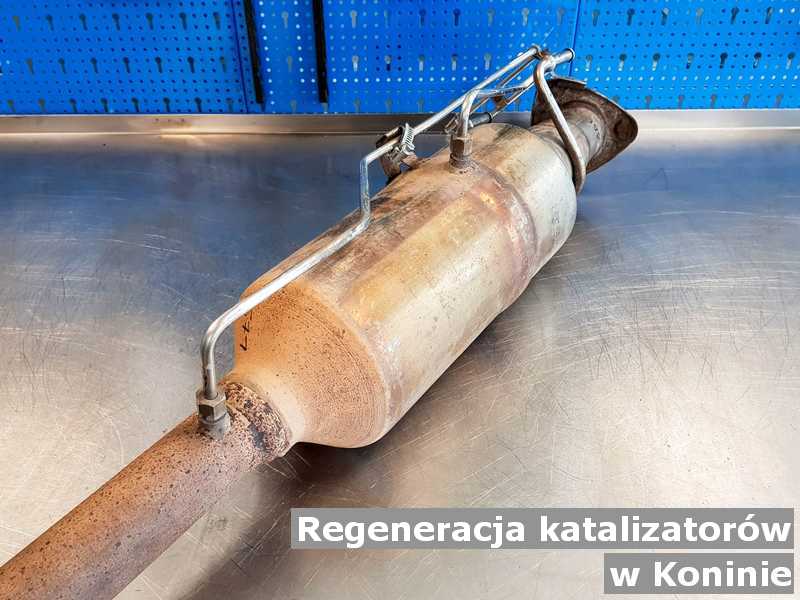 Konwerter, katalizator w Koninie w warsztatowym laboratorium po regeneracji przed wysłaniem.