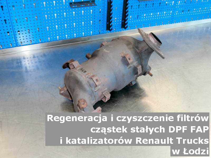 Płukany katalizator utleniający marki Renault Trucks, w warsztatowym laboratorium, w Łodzi.