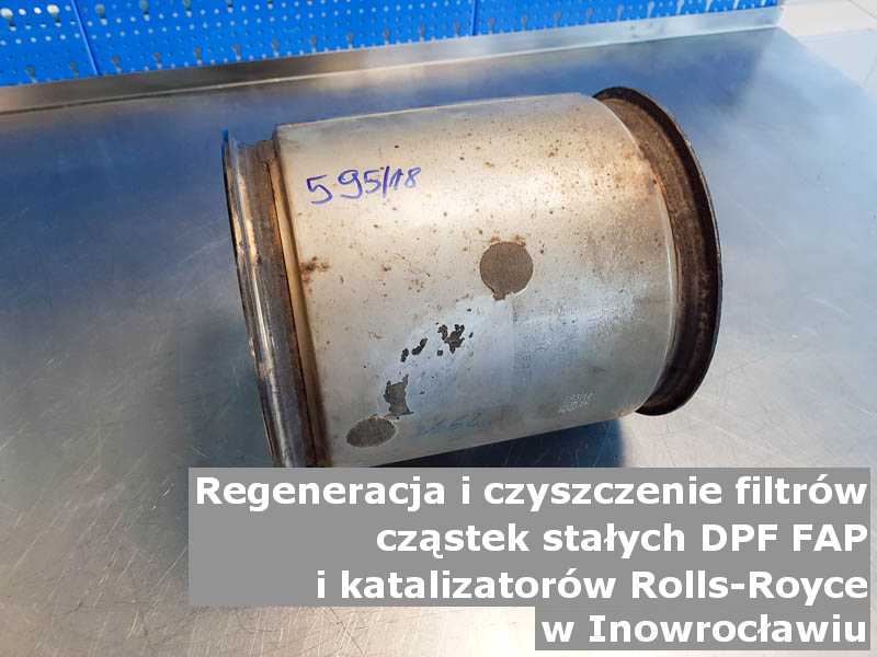 Oczyszczony katalizator SCR marki Rolls Royce, w pracowni laboratoryjnej, w Inowrocławiu.