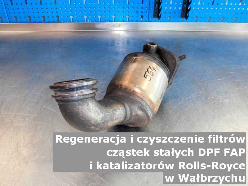 Naprawiony katalizator utleniający marki Rolls Royce, w warsztacie, w Wałbrzychu.