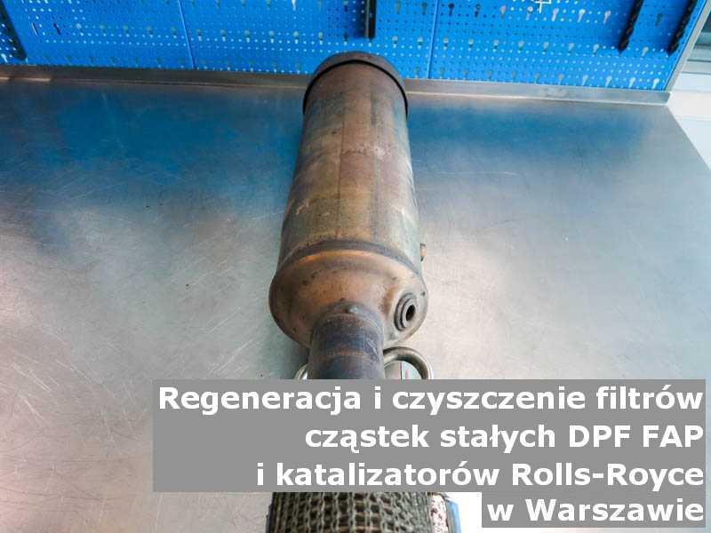 Umyty filtr cząstek stałych GPF marki Rolls Royce, w pracowni, w Warszawie.