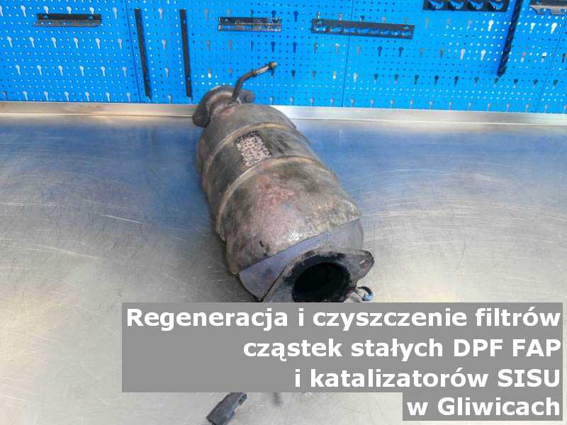 Regenerowany filtr FAP marki Sisu, w pracowni regeneracji, w Gliwicach.