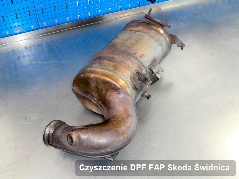 Filtr FAP do samochodu marki Skoda w Świdnicy naprawiony na specjalistycznej maszynie, gotowy do montażu
