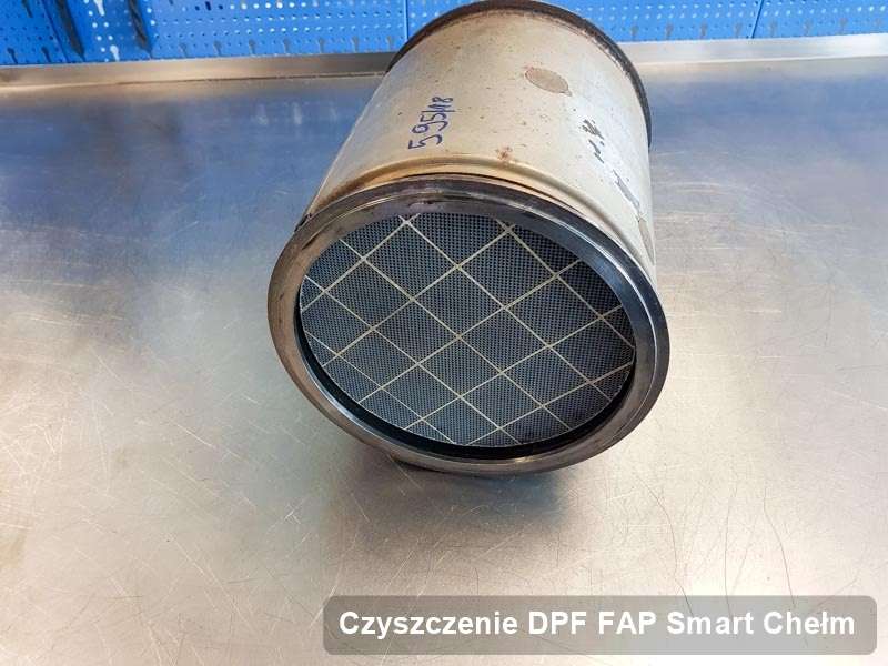 Filtr DPF układu redukcji emisji spalin do samochodu marki Smart w Chełmie wypalony na specjalnej maszynie, gotowy do instalacji
