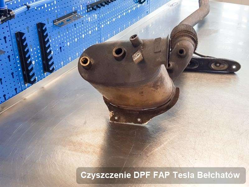 Filtr DPF do samochodu marki Tesla w Bełchatowie wyczyszczony w specjalistycznym urządzeniu, gotowy do montażu