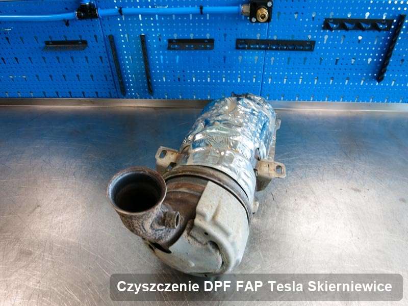 Filtr DPF do samochodu marki Tesla w Skierniewicach oczyszczony na dedykowanej maszynie, gotowy do instalacji