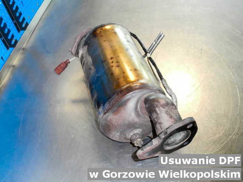 Filtr DPF pod Gorzowem Wielkopolskim w laboratorium po usunięciu starego filtra DPF przygotowywany do wysyłki.