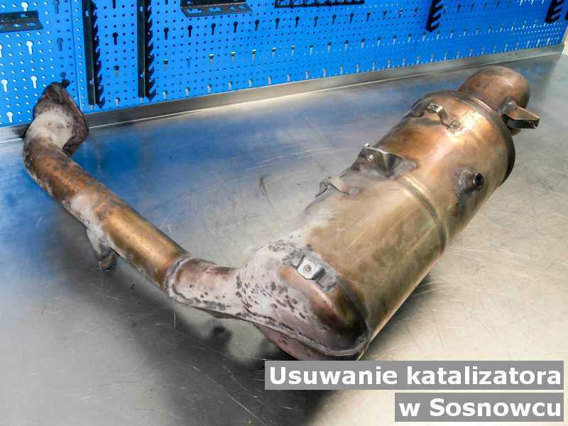 Reaktor katalityczny pod Sosnowcem w warsztatowej pracowni po usunięciu starego katalizatora SCR przed wysłaniem do klienta.