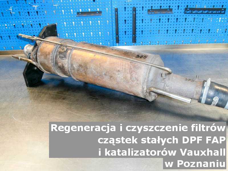 Płukany katalizator SCR marki Vauxhall, w pracowni regeneracji, w Poznaniu.
