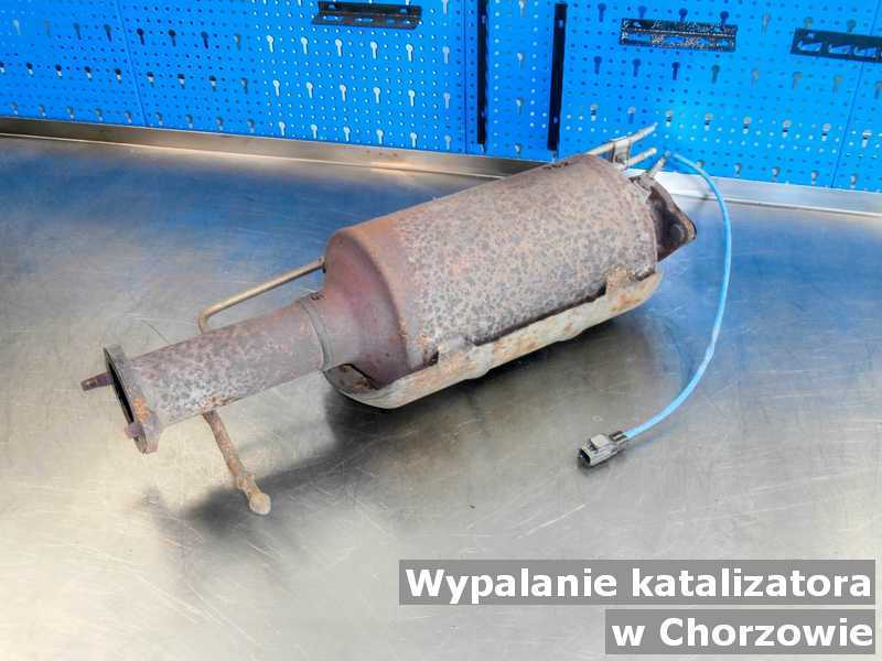 Reaktor katalityczny pod Chorzowem w warsztatowym laboratorium w mieście Chorzów wypalony z sadzy, nie z popiołu przygotowywany do wysłania.