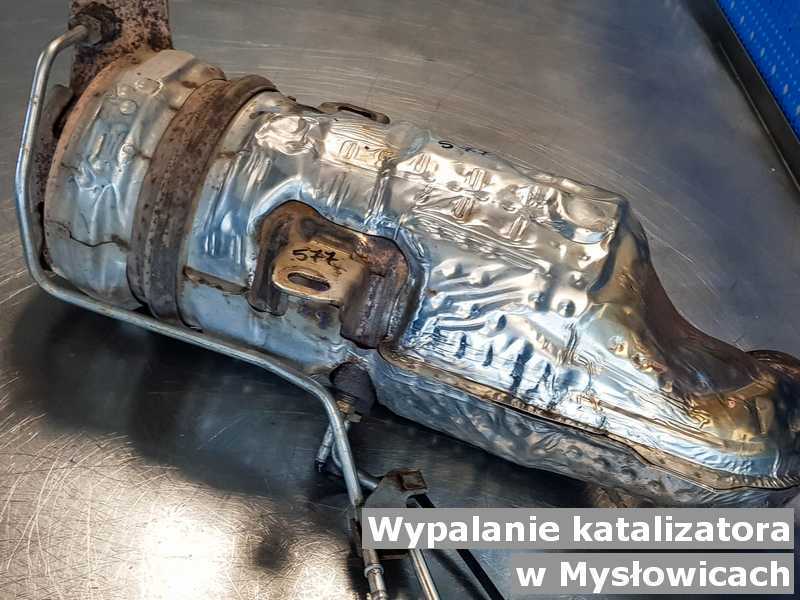 Katalizator SCR pod Mysłowicami w warsztacie w mieście Mysłowice wypalony z sadzy w serwisie przed wysyłką.